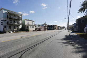 928 Lisbon Rd in Lewiston, ME - Foto de edificio - Building Photo