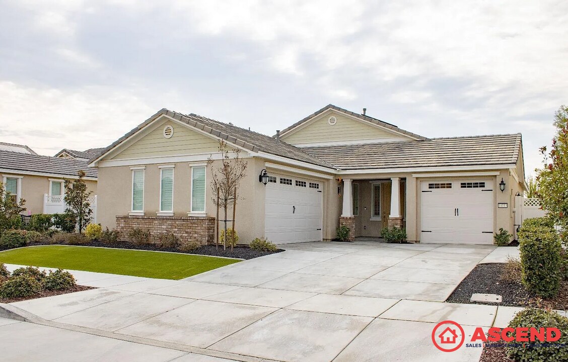 14113 Barbon Beck Ave in Bakersfield, CA - Building Photo