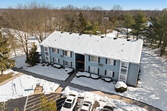 62 Eton Way in Franklin Township, NJ - Building Photo - Building Photo