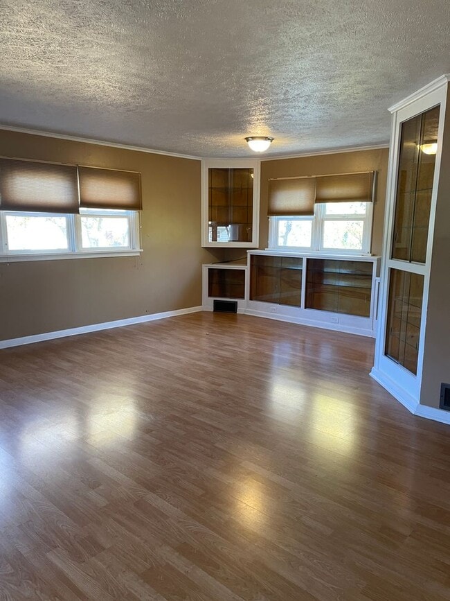 property at 1000 Longstaff St