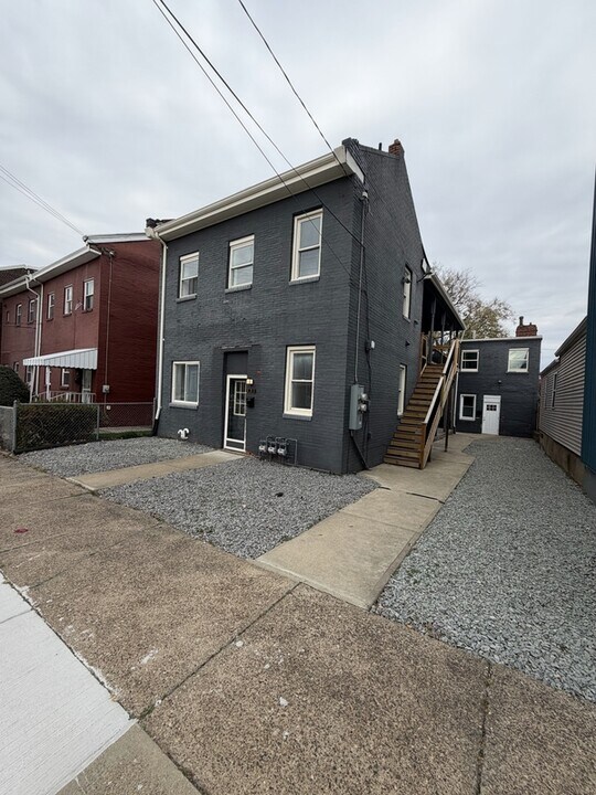 121 44th St in Pittsburgh, PA - Building Photo