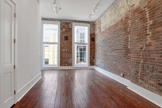 204 Decatur St in New Orleans, LA - Building Photo - Building Photo