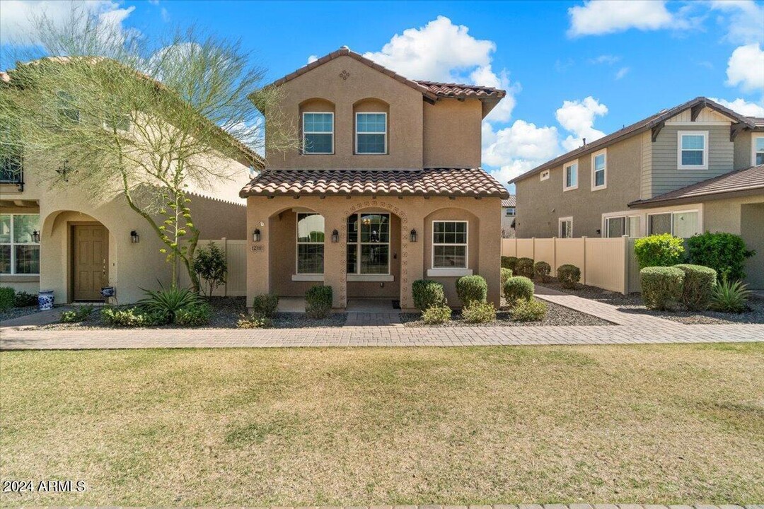 12318 W Cactus Blossom Trail in Peoria, AZ - Building Photo