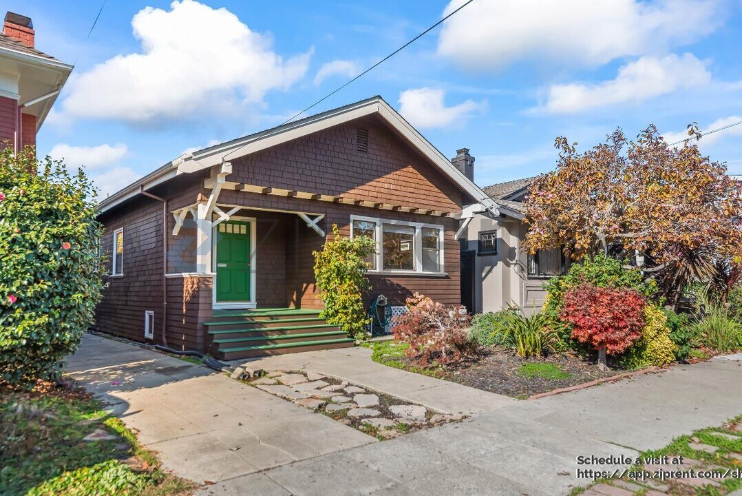 4151 Manila Ave in Oakland, CA - Building Photo