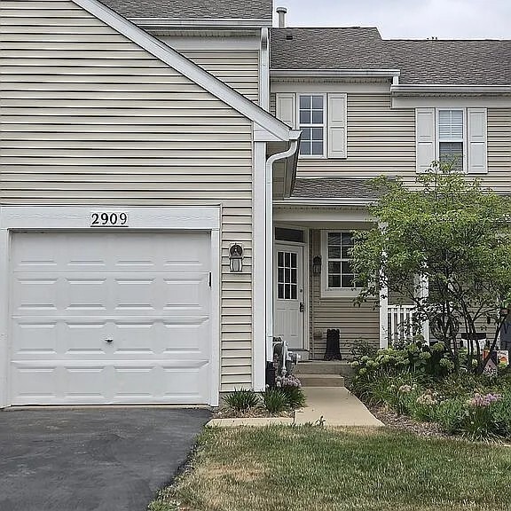 property at 2909 White Thorn Cir