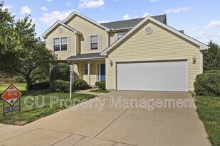 902 Indigo Dr in Savoy, IL - Building Photo