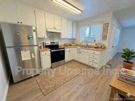 1825 Roanoke Ave in Redding, CA - Building Photo