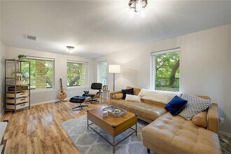 9405 Caracas Dr in Austin, TX - Building Photo - Building Photo