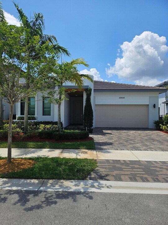 10930 Windward St in Parkland, FL - Building Photo