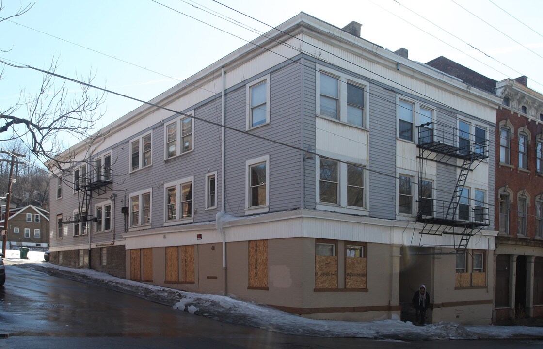 2274 Vine St in Cincinnati, OH - Building Photo