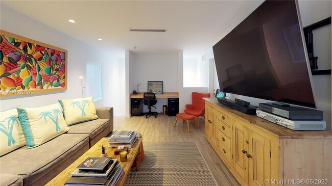 1460 Ocean Dr-Unit -210/311 in Miami Beach, FL - Building Photo - Building Photo