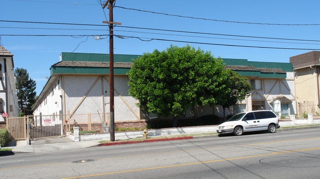 5939 Whitsett Ave in Valley Village, CA - Foto de edificio - Building Photo