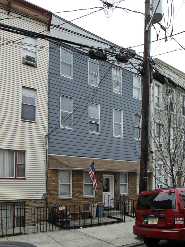 15 St Pauls Ave in Jersey City, NJ - Building Photo - Building Photo