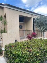 579 Prestwick Cir in Palm Beach Gardens, FL - Building Photo - Building Photo