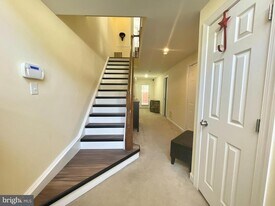 14069 Madrigal Dr in Woodbridge, VA - Building Photo