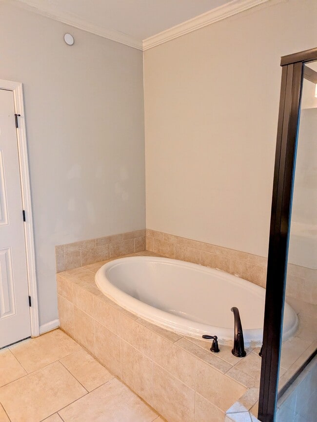 property at 913 Dumaine Trce