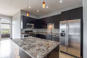 2319 N Damen Ave, Unit 306 in Chicago, IL - Building Photo - Building Photo
