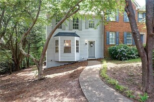 1697 Cedar Bluff Way in Marietta, GA - Building Photo