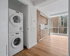 325 Lexington Ave in New York, NY - Building Photo - Building Photo