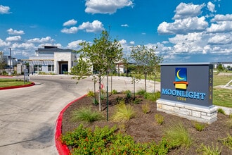 Moonlight Apartments in Austin, TX - Building Photo - Building Photo