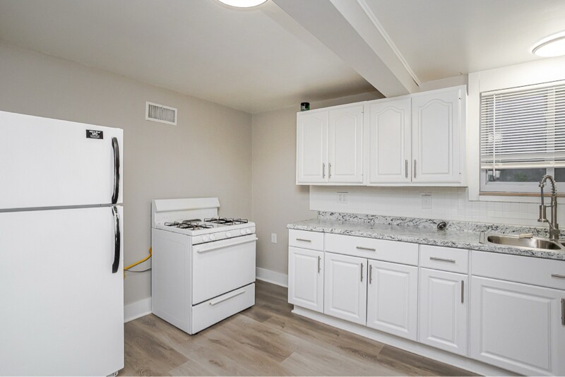 2146 Wyndhurst Rd in Toledo, OH - Building Photo