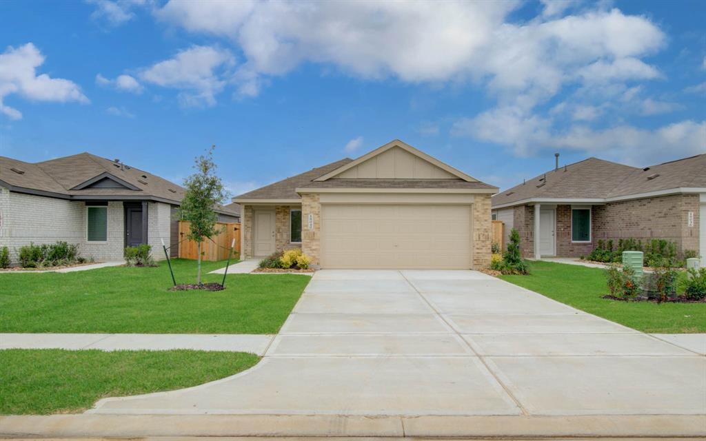 18037 le gotte in New Caney, TX - Building Photo