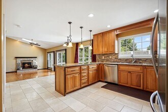 5406 Lomax Way in Woodbridge, VA - Foto de edificio - Building Photo