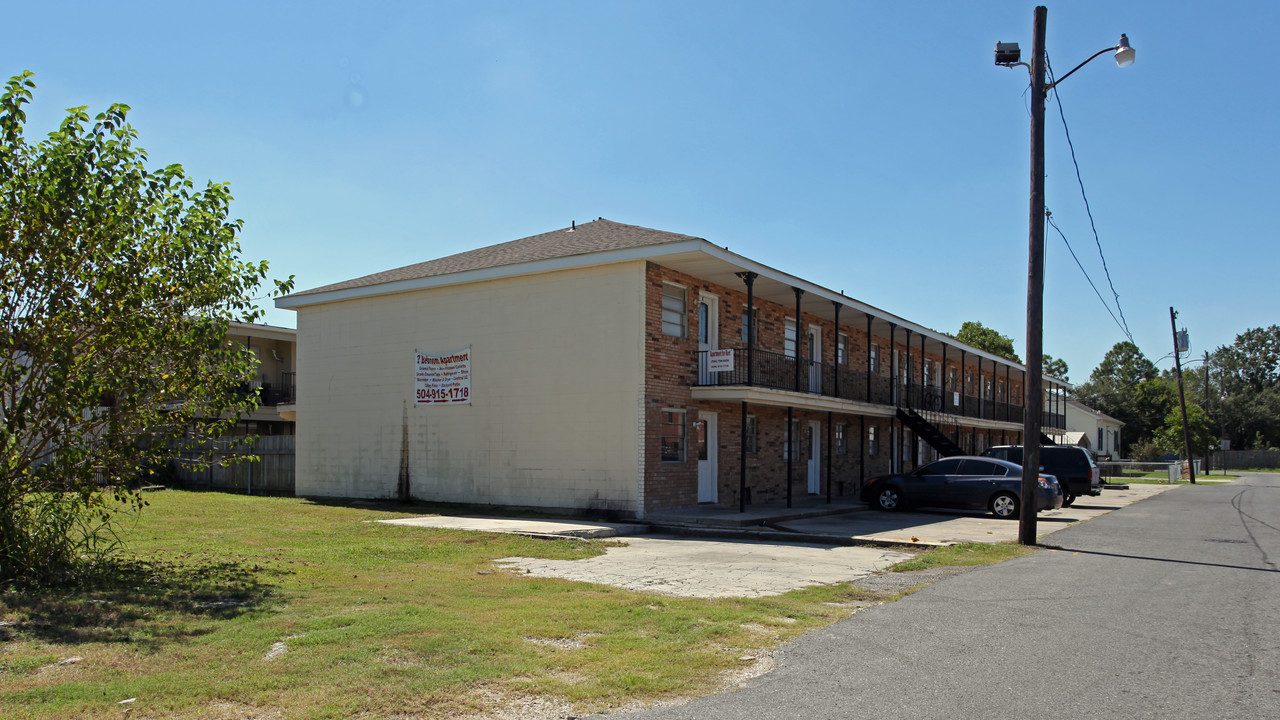 1015 Government St in Arabi, LA - Building Photo