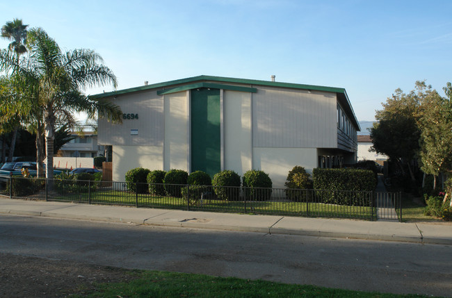 6694 Picasso Rd in Goleta, CA - Building Photo - Building Photo