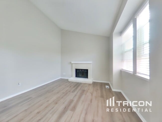 8736 W Ottawa Ave in Littleton, CO - Building Photo - Building Photo