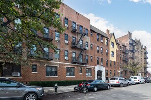 32-40 93rd St in East Elmhurst, NY - Building Photo