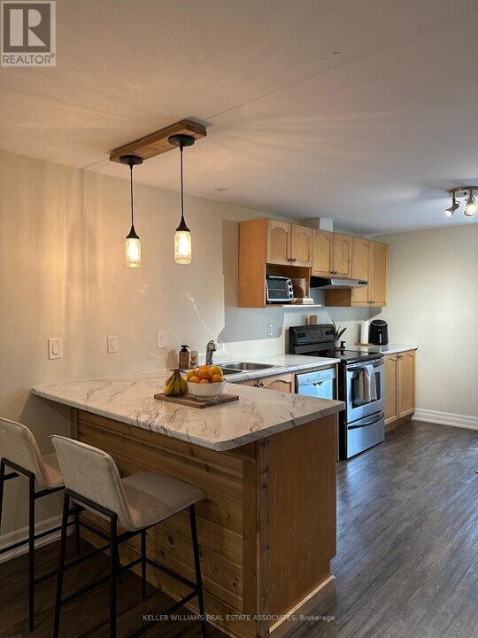 64 Brenda Blvd in Orangeville, ON - Building Photo