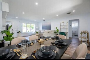 2242 Taft St in Hollywood, FL - Building Photo
