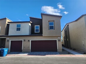 9924 Marigold Hls St in Las Vegas, NV - Building Photo - Building Photo