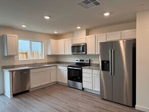 316 Hammock Pl in Roseville, CA - Building Photo - Building Photo