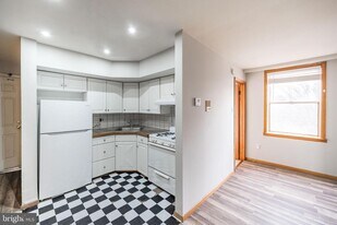 734 S 9th St in Philadelphia, PA - Building Photo