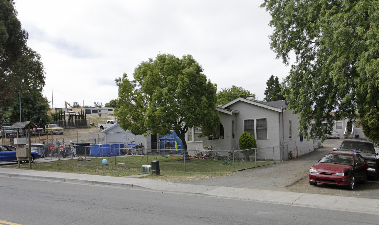 1165-1167 Benicia Rd in Vallejo, CA - Building Photo