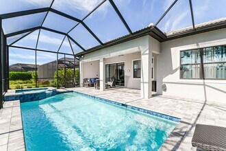 9819 Everglades Dr in Naples, FL - Building Photo - Building Photo