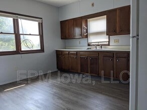 302 1st St SE in Oelwein, IA - Building Photo - Building Photo