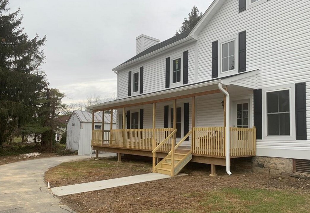 16 Feagles Rd in Warwick, NY - Building Photo