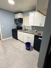 7637 S Essex Ave in Chicago, IL - Foto de edificio - Building Photo