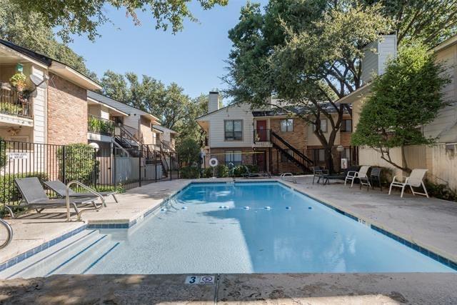 6646 E Lovers Ln in Dallas, TX - Foto de edificio