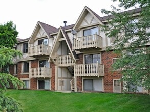 Fox Pointe Apartments in East Moline, IL - Foto de edificio - Building Photo