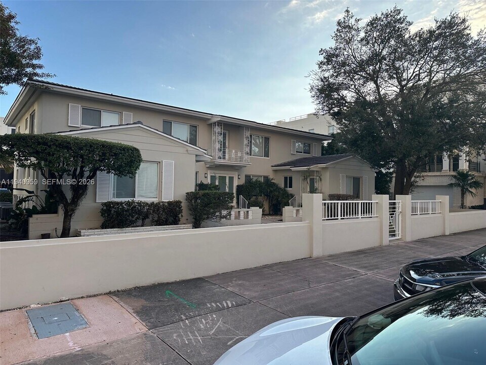 738 Biltmore Way in Coral Gables, FL - Building Photo