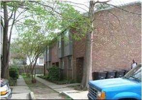 8737 Granite Dr in Baton Rouge, LA - Building Photo