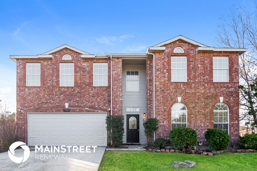 1300 White Dove Ln in Denton, TX - Building Photo