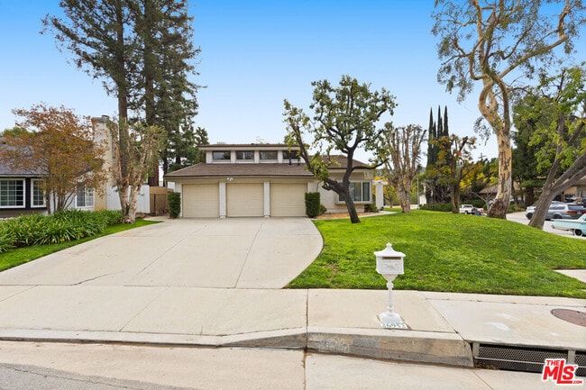 26952 Garret Dr in Agoura Hills, CA - Building Photo - Building Photo