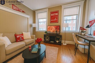 68 Egmont St in Brookline, MA - Foto de edificio - Building Photo