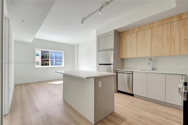 1715 N Dixie Hwy, Unit 2207 in Lake Worth Beach, FL - Building Photo - Building Photo