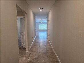 1740 Broad Winged Hawk Dr in Ruskin, FL - Building Photo - Building Photo